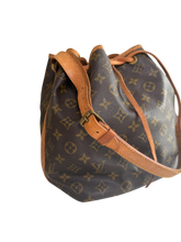 Lade das Bild in den Galerie-Viewer, Louis Vuitton Petit Noe Monogram
