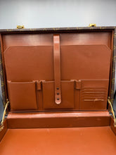 Lade das Bild in den Galerie-Viewer, Louis Vuitton President Classeur Monogram
