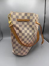 Lade das Bild in den Galerie-Viewer, Louis Vuitton Girolata Damier Azur
