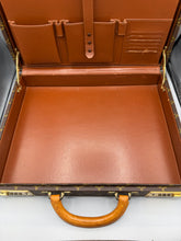 Lade das Bild in den Galerie-Viewer, Louis Vuitton President Classeur Monogram
