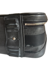 Lade das Bild in den Galerie-Viewer, Louis Vuitton Taiga Satellite 53 Black
