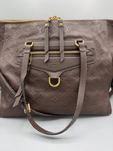 Lade das Bild in den Galerie-Viewer, Louis Vuitton Lumineuse PM Choclate
