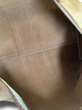 Lade das Bild in den Galerie-Viewer, Louis Vuitton EPI Keepall 55 Beige
