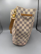 Lade das Bild in den Galerie-Viewer, Louis Vuitton Girolata Damier Azur
