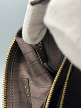 Lade das Bild in den Galerie-Viewer, Louis Vuitton Lumineuse PM Choclate
