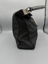 Lade das Bild in den Galerie-Viewer, Gucci Jackie Black Canvas
