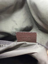 Lade das Bild in den Galerie-Viewer, Gucci Wickeltasche GG Canvas Beige
