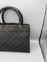 Lade das Bild in den Galerie-Viewer, Gucci Bamboo Black Monogram Bag
