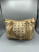 Lade das Bild in den Galerie-Viewer, MCM Shopper Beige Small
