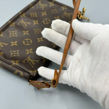 Lade das Bild in den Galerie-Viewer, Louis Vuitton Pochette Accessoires Monogram
