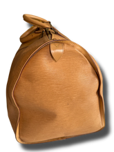 Lade das Bild in den Galerie-Viewer, Louis Vuitton EPI Keepall 55 Beige
