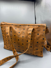 Lade das Bild in den Galerie-Viewer, MCM Shopper Cognac
