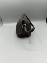 Lade das Bild in den Galerie-Viewer, Gucci Boat Bag Monogram Brown

