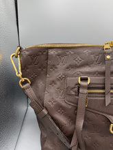 Lade das Bild in den Galerie-Viewer, Louis Vuitton Lumineuse PM Choclate
