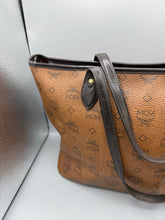 Lade das Bild in den Galerie-Viewer, MCM Brown Shopper Dog Bone
