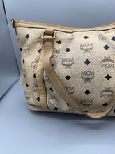 Lade das Bild in den Galerie-Viewer, MCM Shopper Beige Small
