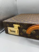 Lade das Bild in den Galerie-Viewer, Louis Vuitton President Classeur Monogram
