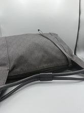 Lade das Bild in den Galerie-Viewer, Gucci Black/Grey Monogram Hobo

