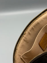Lade das Bild in den Galerie-Viewer, Louis Vuitton Kosmetic PM Monogram

