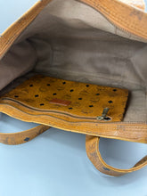 Lade das Bild in den Galerie-Viewer, MCM Shopper Cognac
