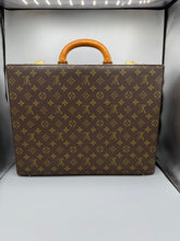 Lade das Bild in den Galerie-Viewer, Louis Vuitton President Classeur Monogram
