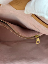 Lade das Bild in den Galerie-Viewer, Louis Vuitton Girolata Damier Azur
