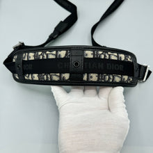 Lade das Bild in den Galerie-Viewer, Dior Safari Oblique Crossbody Bag
