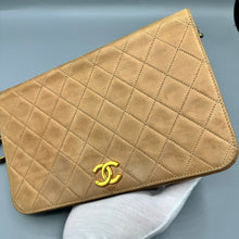 Lade das Bild in den Galerie-Viewer, Chanel Flap Bag Quilted Beige
