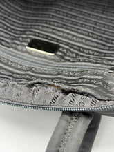 Lade das Bild in den Galerie-Viewer, Prada Nylon Shopper Bag
