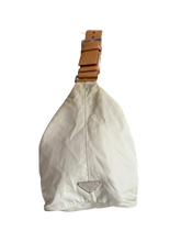 Lade das Bild in den Galerie-Viewer, Prada Nylon Hobo Bag Beige
