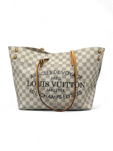 Lade das Bild in den Galerie-Viewer, Louis Vuitton Damier Azur Cabas Adventure
