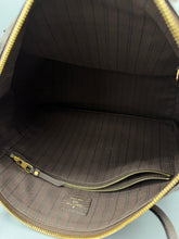 Lade das Bild in den Galerie-Viewer, Louis Vuitton Lumineuse PM Choclate
