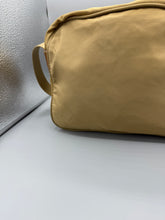 Lade das Bild in den Galerie-Viewer, Prada Side Crossbody Bag Beige
