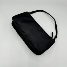 Lade das Bild in den Galerie-Viewer, Prada Nylon Pochette Black
