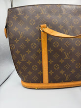 Lade das Bild in den Galerie-Viewer, Louis Vuitton Babylone Monogram Shopper

