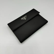 Lade das Bild in den Galerie-Viewer, Prada Nylon Compact Wallet Black
