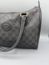 Lade das Bild in den Galerie-Viewer, Gucci 70s Handbag Black
