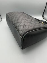 Lade das Bild in den Galerie-Viewer, Gucci 70s Handbag Black
