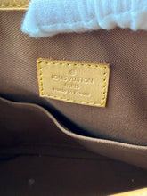 Lade das Bild in den Galerie-Viewer, Louis Vuitton Battignoles PM
