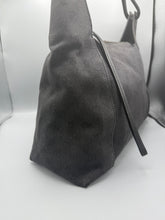 Lade das Bild in den Galerie-Viewer, Gucci Black/Grey Monogram Hobo
