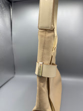 Lade das Bild in den Galerie-Viewer, Salvatore Ferragamo Hobo Beige
