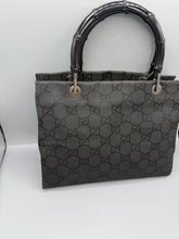 Lade das Bild in den Galerie-Viewer, Gucci Bamboo Black Monogram Bag
