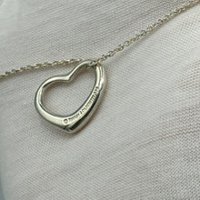 Lade das Bild in den Galerie-Viewer, Tiffany &amp; Co Elsa Peretti Open Heart Kette
