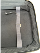 Lade das Bild in den Galerie-Viewer, Louis Vuitton Taiga Satellite 53 Black
