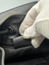 Lade das Bild in den Galerie-Viewer, Gucci Bamboo Bucket Bag Black
