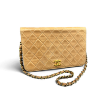 Lade das Bild in den Galerie-Viewer, Chanel Flap Bag Quilted Beige
