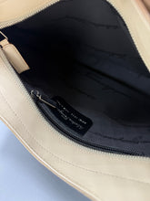 Lade das Bild in den Galerie-Viewer, Salvatore Ferragamo Hobo Beige
