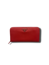 Lade das Bild in den Galerie-Viewer, Prada Saffiano Triangle Long Zippy
