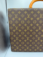 Lade das Bild in den Galerie-Viewer, Louis Vuitton President Classeur Monogram
