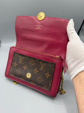 Lade das Bild in den Galerie-Viewer, Louis Vuitton Flore Chain Wallet
